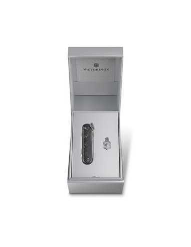 Victorinox Classic SD Brilliant Carbon 0.6221.90
