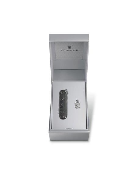 Victorinox Classic SD Brilliant Carbon 0.6221.90