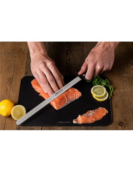 Cuchillo Salmón Arcos Universal 29 cm – Hoja Flexible Alveolada NITRUM®