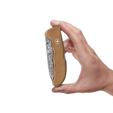 Victorinox Evoke Wood Damast – Edición Limitada 2026 (Color Café)