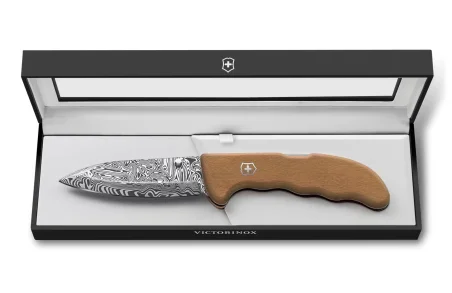 Victorinox Evoke Wood Damast – Edición Limitada 2026 (Color Café)