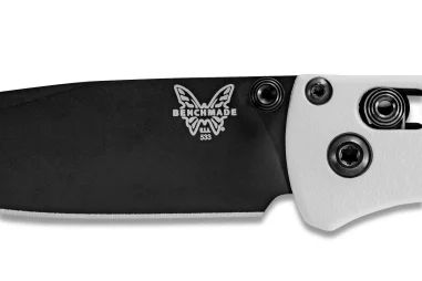 BENCHMADE Mini Bugout, hoja negra FILO Liso